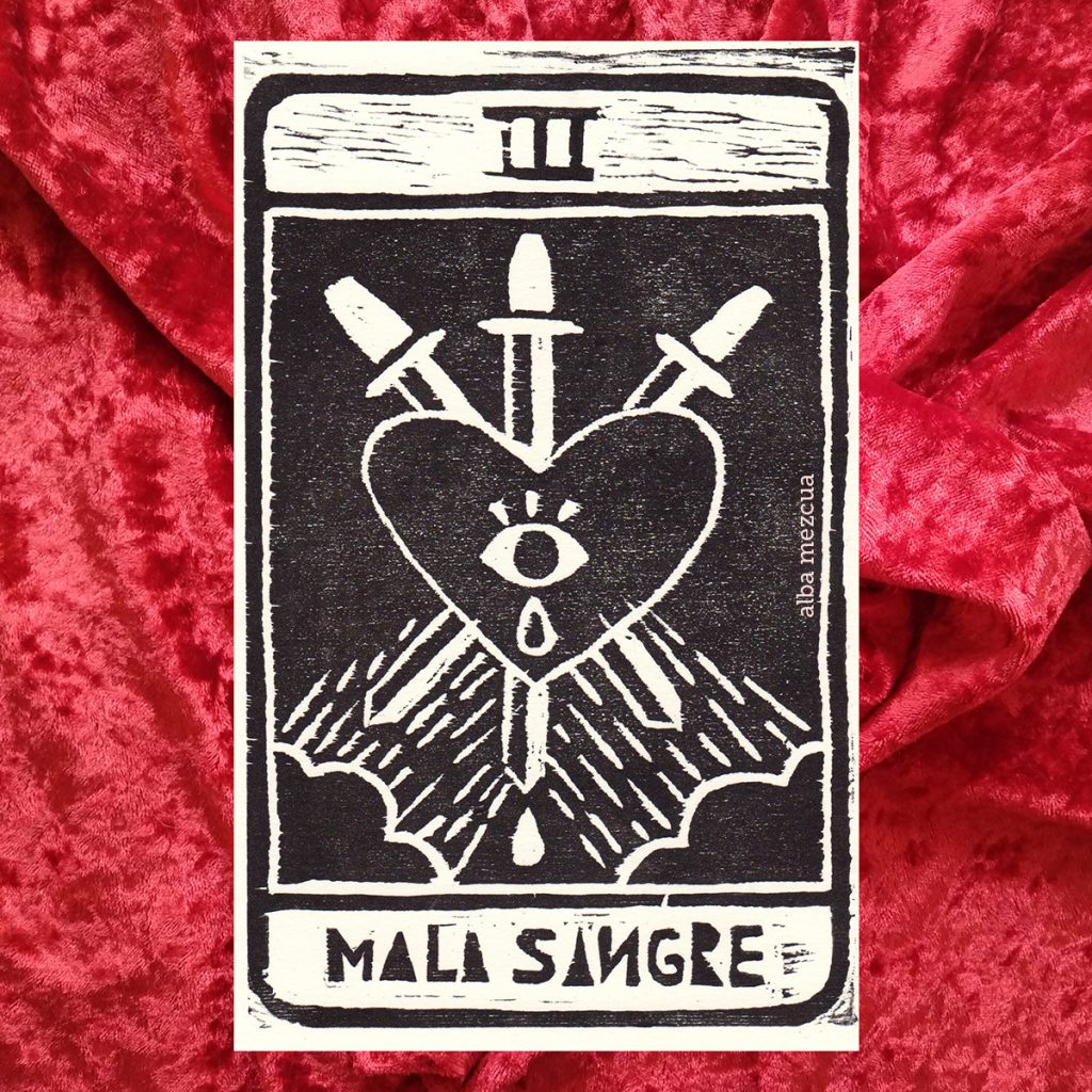 Three of swords tarot card. On the top there's a roman number three (three capital letters i). The center contains the illustration: a crying heart is crossed by three swords, from the bottom corners, two black clouds rain in the direction of the heart. On the lower part of the letter, the words "Mala sangre", which in Spanish mean "bad blood".
Abajo el nombre de la carta es "Mala sangre".